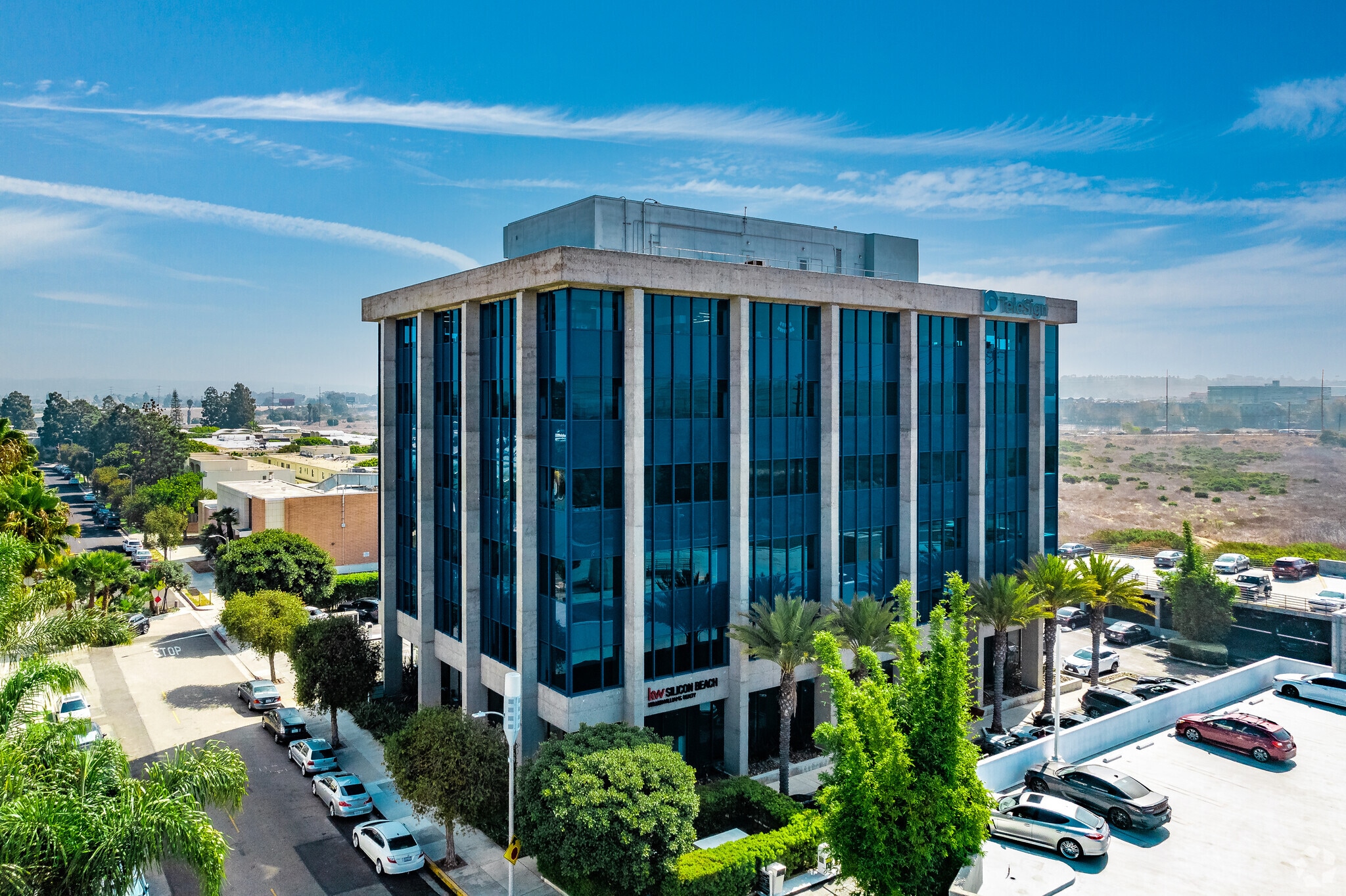 13274 Fiji Way, Marina del Rey, CA à louer Photo principale– Image 1 sur 22