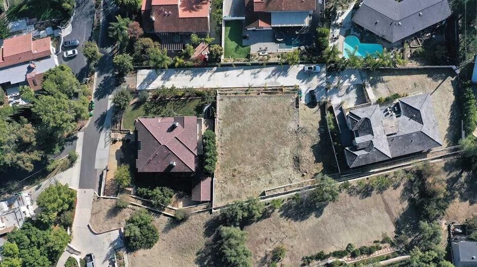 19352 Fisher Ln, Santa Ana, CA à vendre - Photo de l’immeuble – Image 2 sur 8