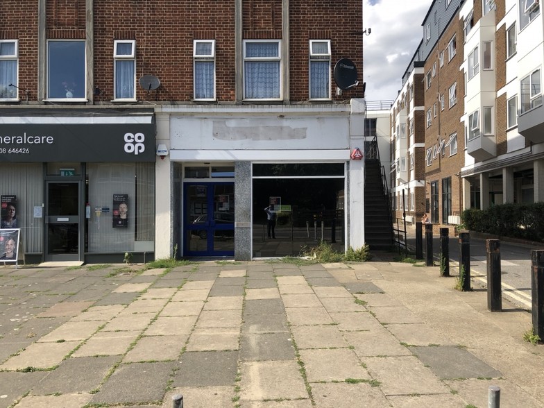 195 Queensway, Milton Keynes à vendre - Photo principale – Image 2 sur 5