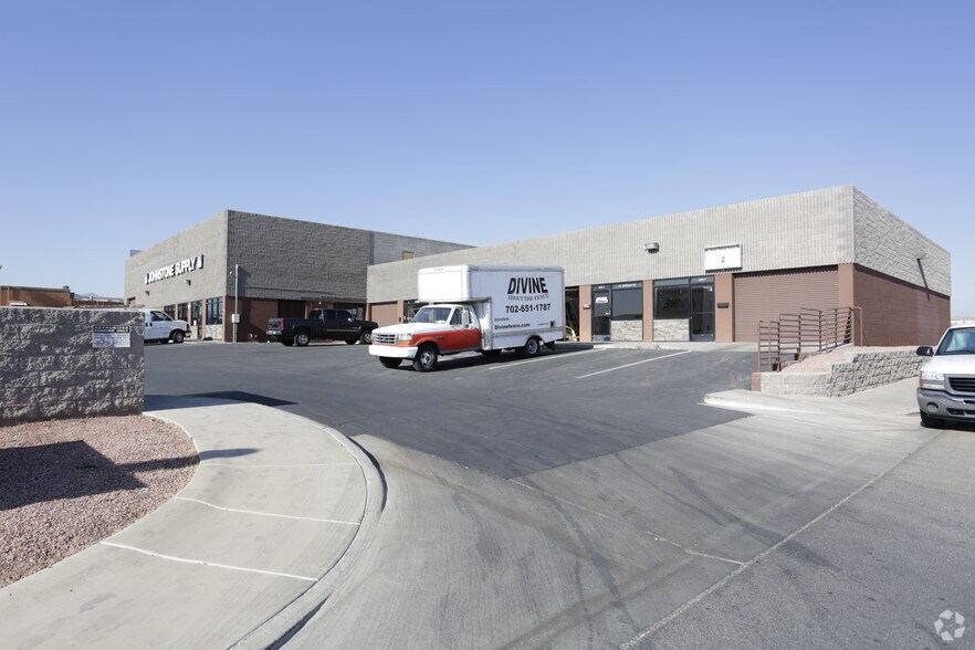 671 Middlegate Rd, Henderson, NV à louer - Photo principale – Image 1 sur 8