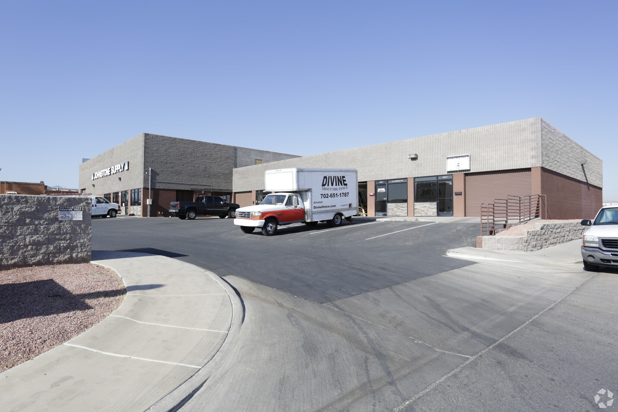 671 Middlegate Rd, Henderson, NV à louer Photo principale– Image 1 sur 9