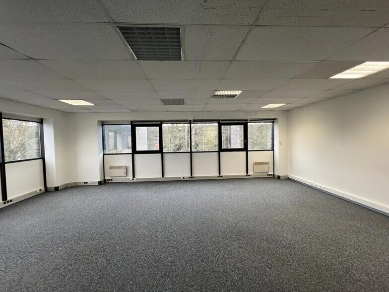 Bureau dans Reims à louer - Photo de l’immeuble – Image 2 sur 5