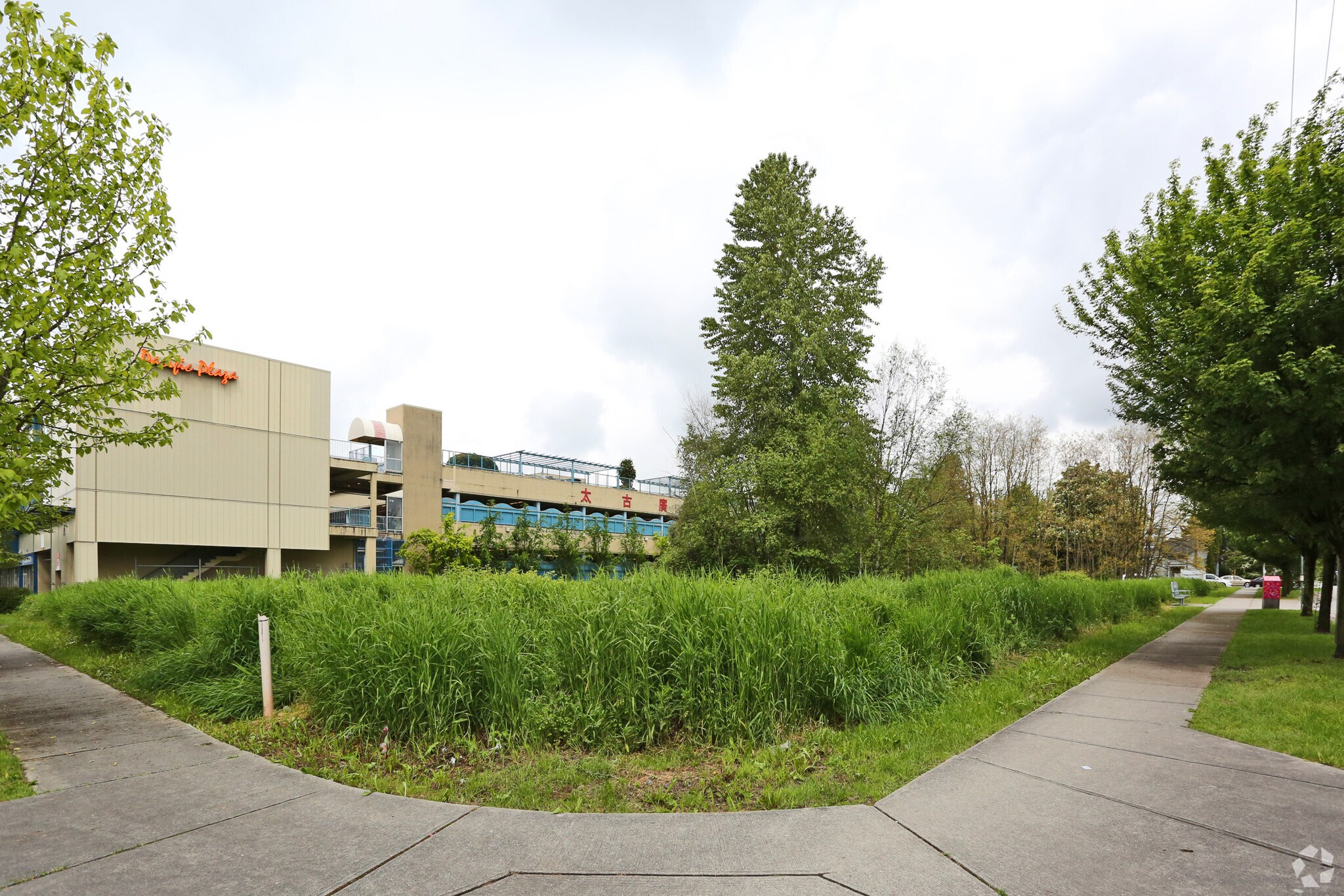 8880 Cambie Rd, Richmond, BC à vendre Photo principale– Image 1 sur 2