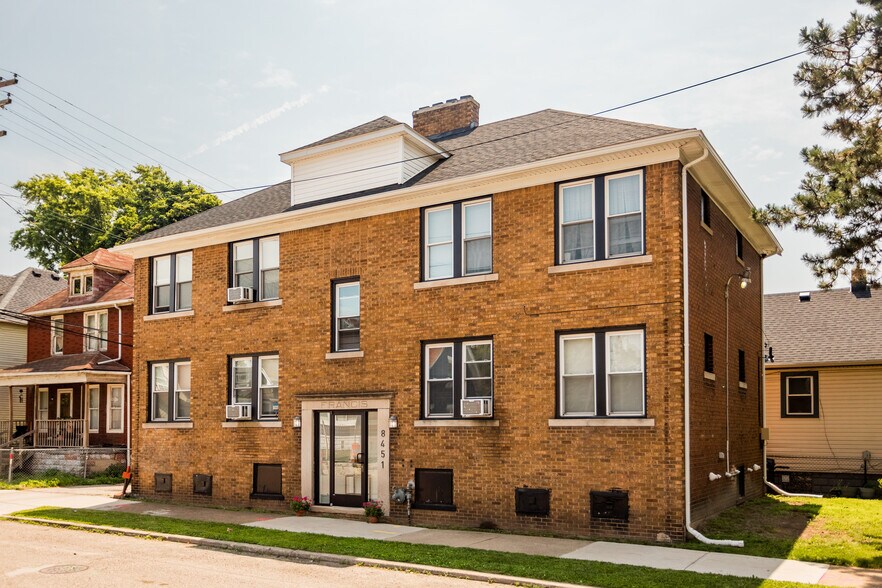 8451 Navy St, Detroit, MI à vendre - Photo de l’immeuble – Image 3 sur 9
