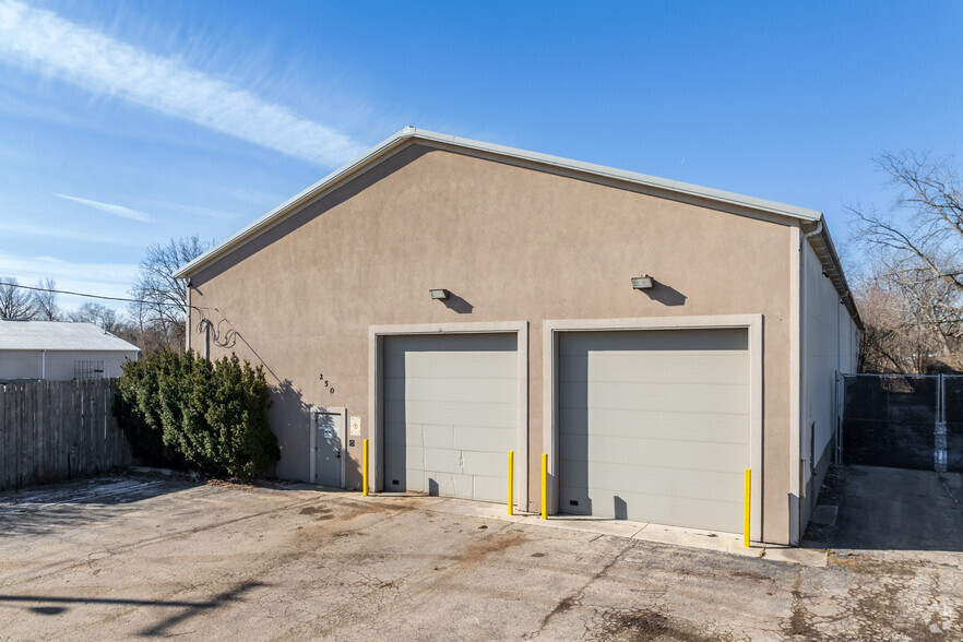 250 Willard Ave, Elgin, IL à vendre - Photo principale – Image 1 sur 5