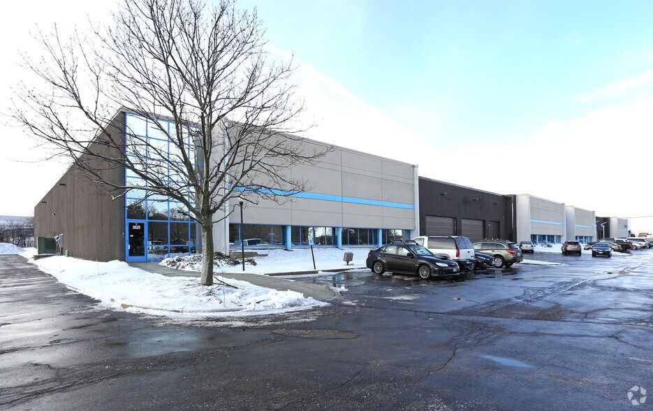 3605-3625 Swenson Ave, St Charles, IL à louer - Photo de l’immeuble – Image 2 sur 3