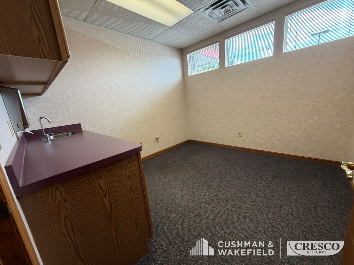 5311 Meadow Lane Ct, Sheffield Village, OH 44035 - Lot 3 - - Photo intérieure - Image 1 of 7