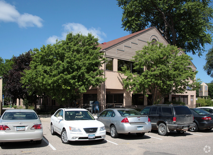 510 N Chestnut St, Chaska, MN à louer - Photo de l’immeuble – Image 3 sur 6