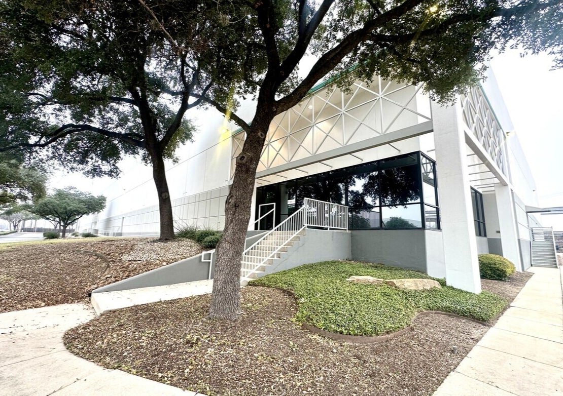 4633 Perrin Crk, San Antonio, TX à louer Photo de l’immeuble– Image 1 sur 9