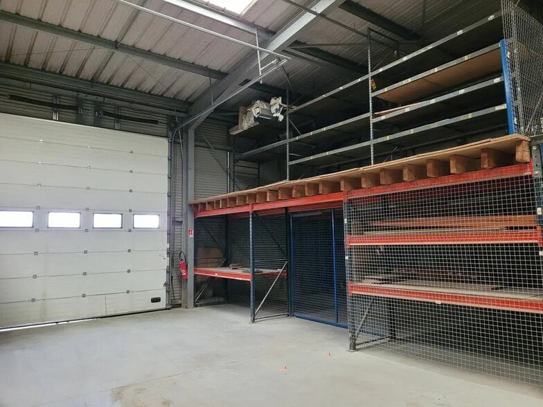 Local d'activités dans Changé à vendre - Photo intérieure – Image 1 sur 4