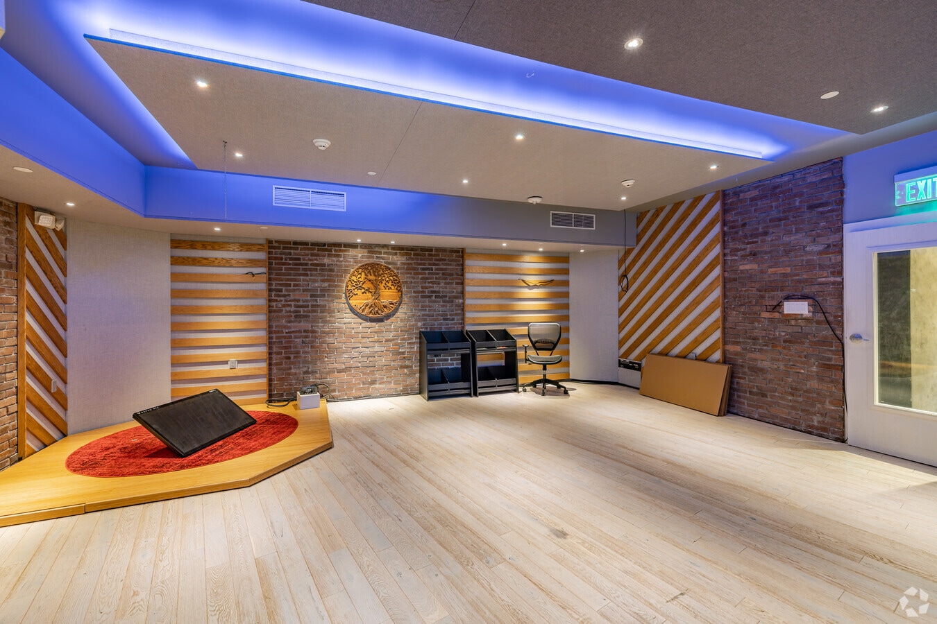 1111 Kane Concourse, Bay Harbor Islands, FL 33154 - Lot 510 - - Photo intérieure - Image 1 of 8