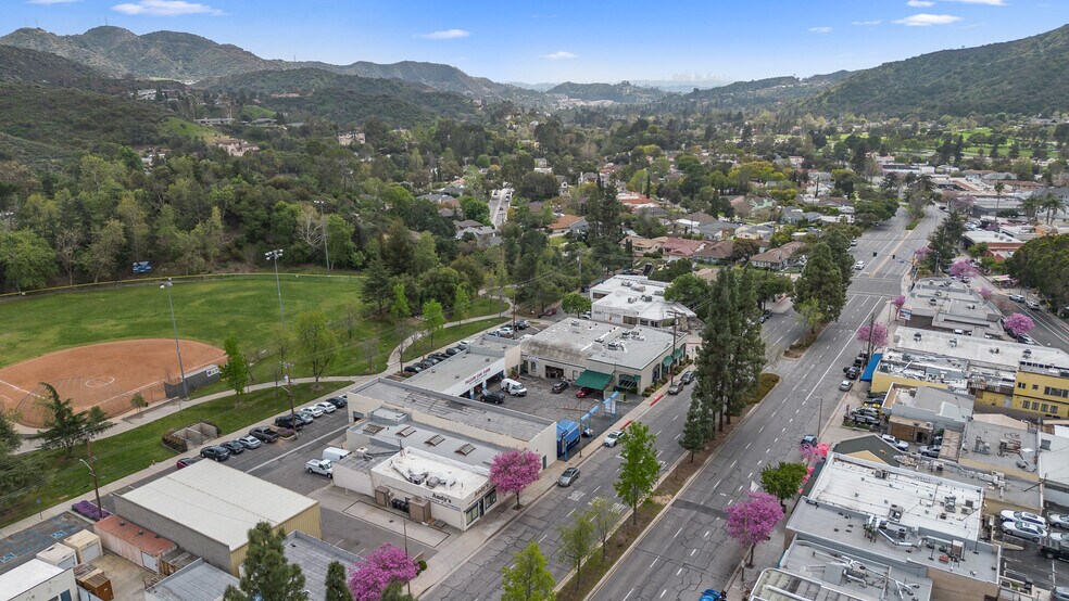 3450 N Verdugo Rd, Glendale, CA à vendre - Photo de l’immeuble – Image 3 sur 7