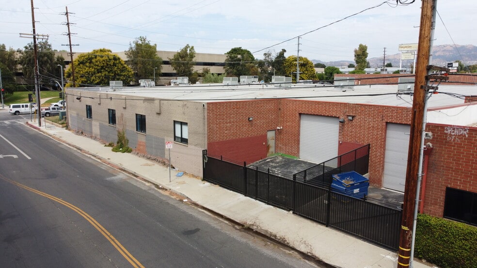 9300-9310 Corbin Ave, Northridge, CA à louer - Photo de l’immeuble – Image 3 sur 14