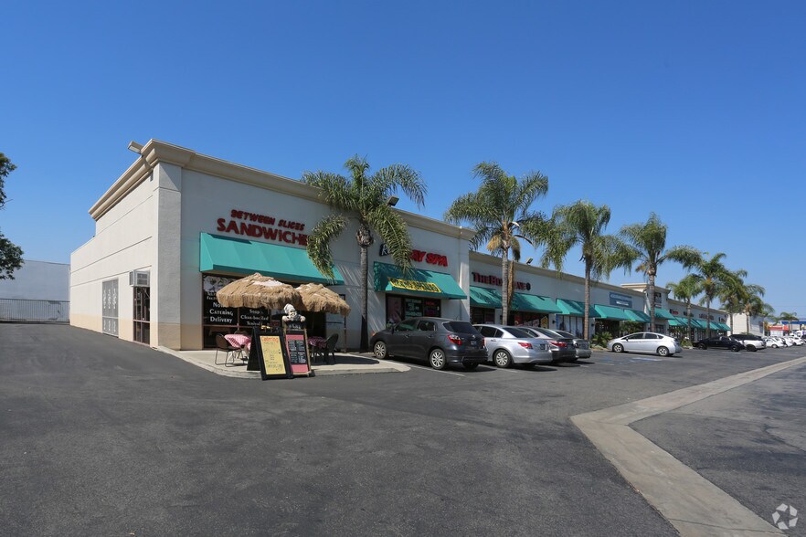 1330 N Glassell St, Orange, CA à louer - Photo de l’immeuble – Image 1 sur 9