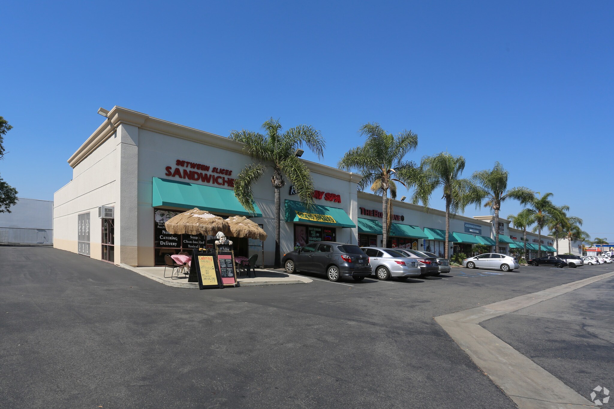 1330 N Glassell St, Orange, CA à louer Photo de l’immeuble– Image 1 sur 10