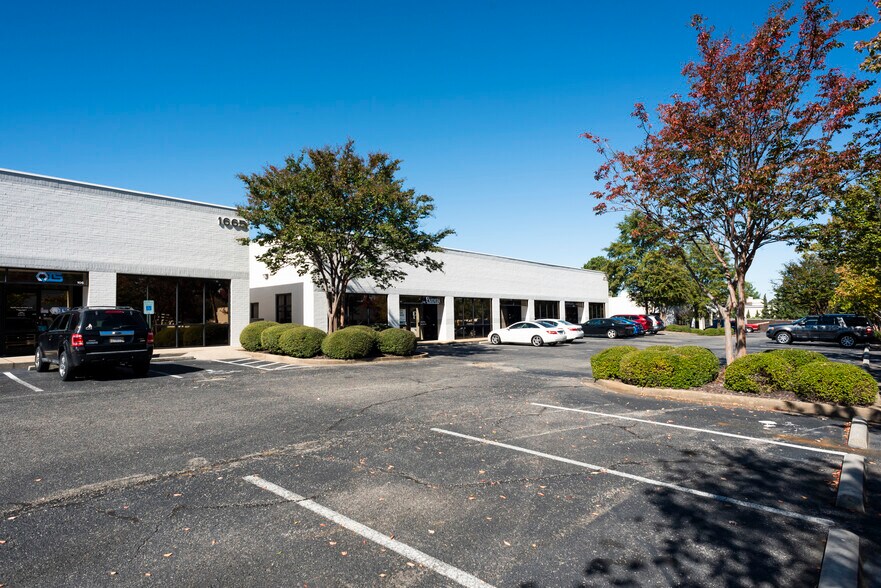 1665 Bonnie Ln, Cordova, TN à louer - Photo de l’immeuble – Image 2 sur 6