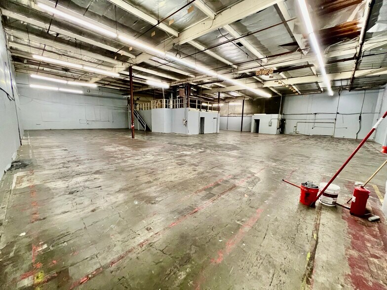 5722 Union Pacific Ave, Commerce, CA à louer - Photo de l’immeuble – Image 3 sur 6