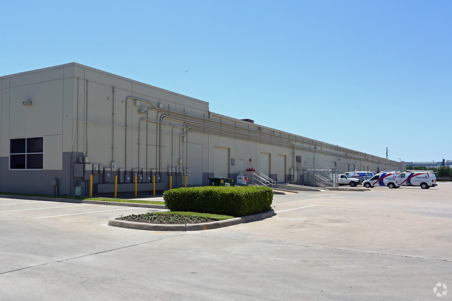 4321 W Sam Houston Pky N, Houston, TX à louer - Photo de l’immeuble – Image 3 sur 4