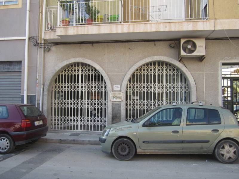 Local commercial dans Redován à vendre Photo de l’immeuble– Image 1 sur 15