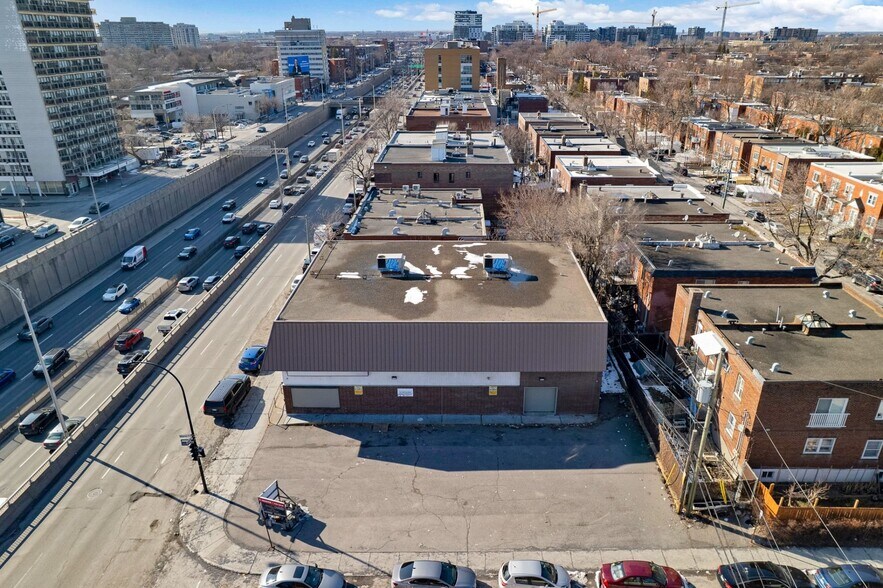 5845 Boul Decarie, Montréal, QC à vendre - Photo de l’immeuble – Image 3 sur 6