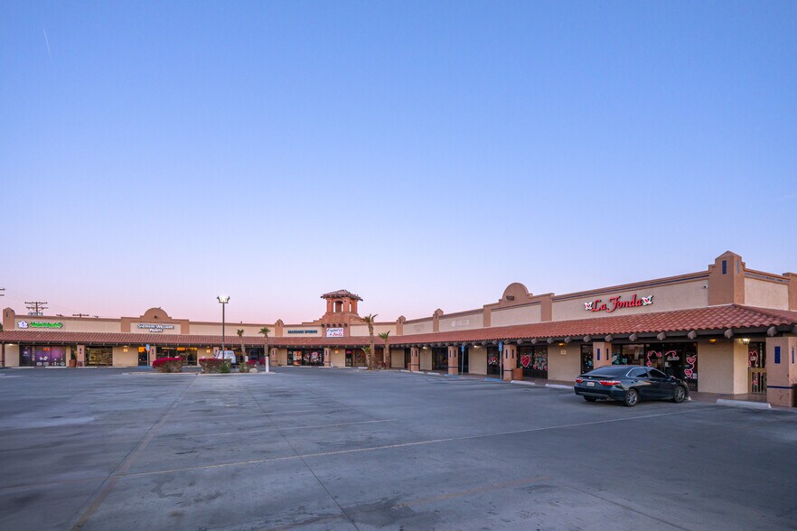 1950 S 4th St, El Centro, CA à vendre - Photo de l’immeuble – Image 3 sur 27