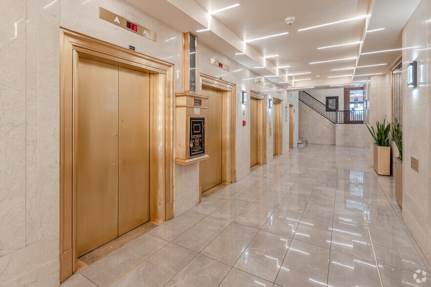 35 Journal Sq, Jersey City, NJ à louer - Hall d’entrée – Image 3 sur 13