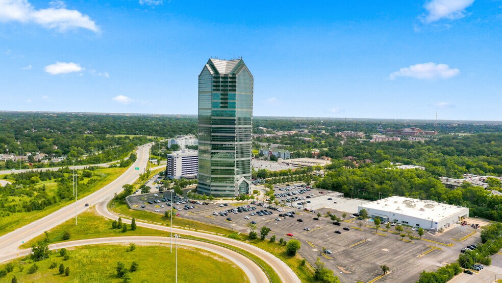 1 Tower Ln, Oakbrook Terrace, IL à louer - Photo de l’immeuble – Image 2 sur 16