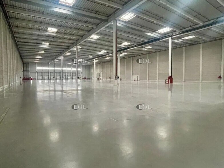 Industriel/Logistique dans Marolles-sur-Seine à louer - Photo de l’immeuble – Image 2 sur 4