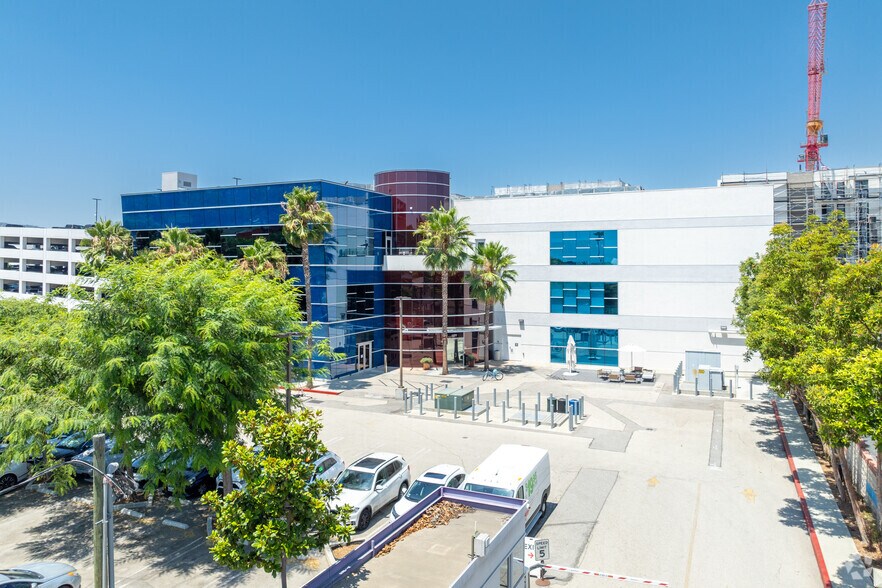 1350 N Western Ave, Los Angeles, CA à louer - Photo principale – Image 1 sur 6