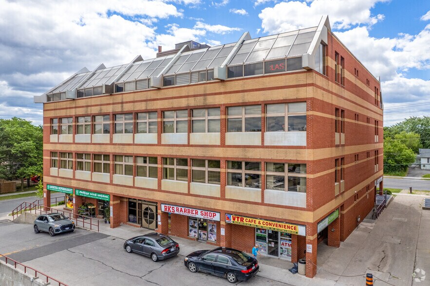 3852 Finch Ave, Toronto, ON à vendre - Photo de l’immeuble – Image 2 sur 6