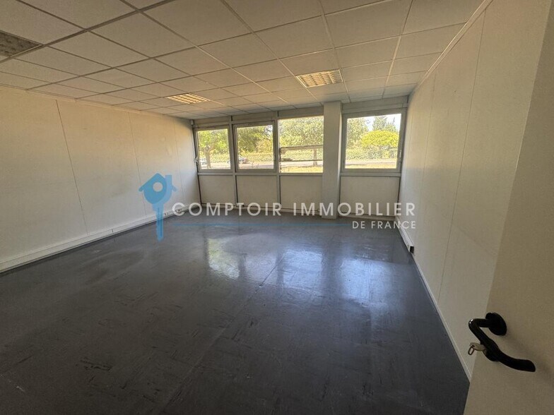 Bureau dans Avignon à vendre - Photo de l’immeuble – Image 3 sur 13