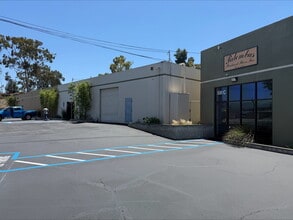 530 Opper St, Escondido, CA à louer Photo de l’immeuble– Image 2 sur 6