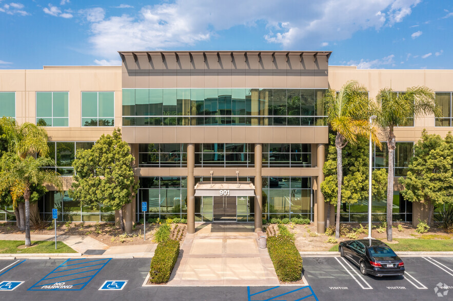 901 Calle Amanecer, San Clemente, CA à louer - Photo de l’immeuble – Image 3 sur 10