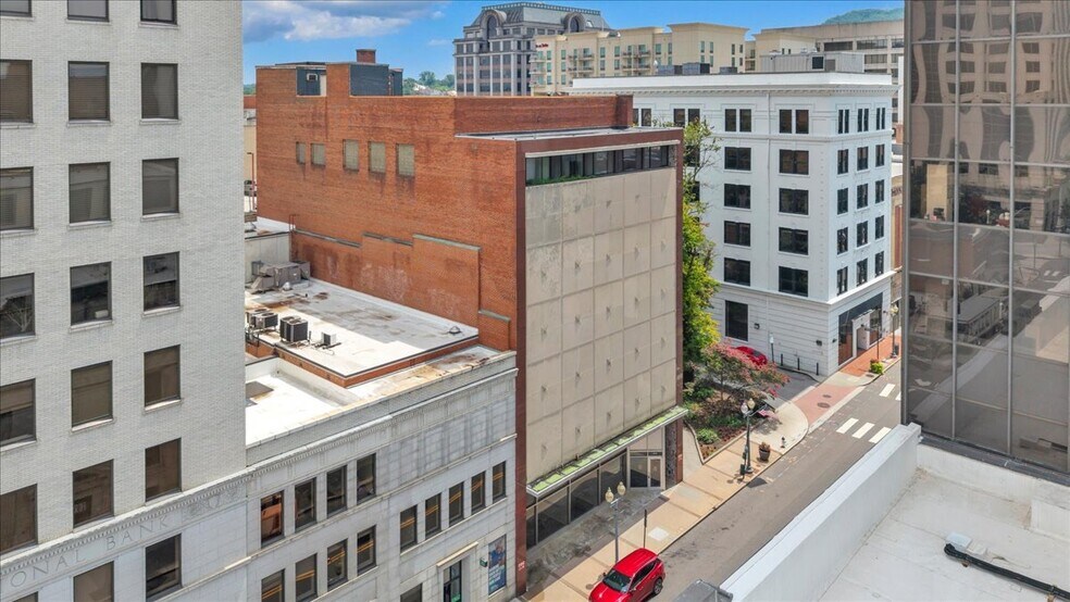210 S Jefferson St, Roanoke, VA à vendre - Photo de l’immeuble – Image 2 sur 68