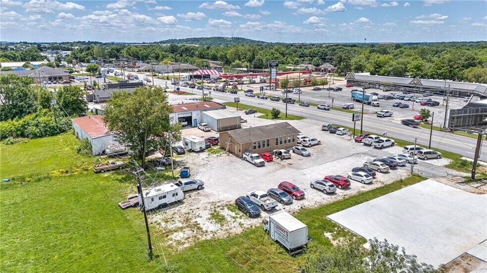 121 N Bloomington St, Lowell, AR à vendre - Photo de l’immeuble – Image 3 sur 7