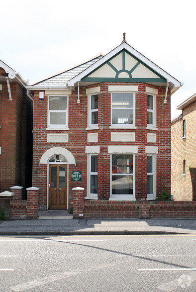 174 Bournemouth Rd, Poole à louer - Photo de l’immeuble – Image 1 sur 1