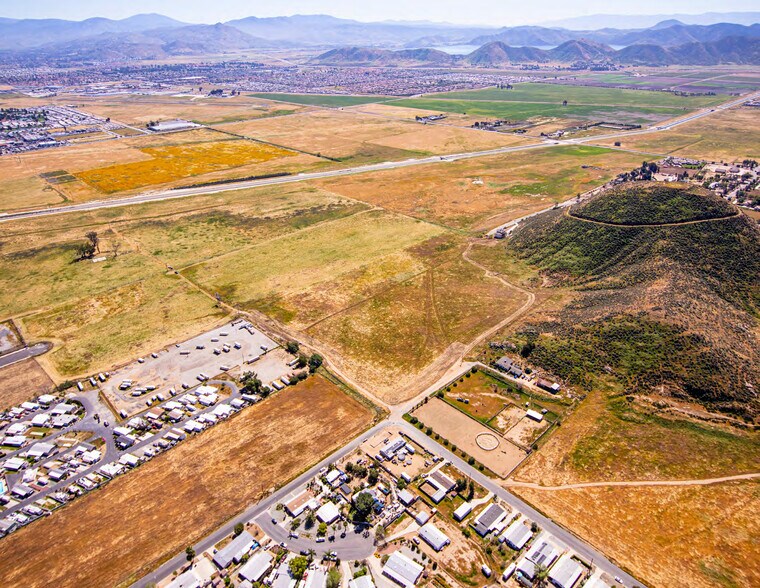 California Ave & Lyn Ave, Hemet, CA à vendre - Photo de l’immeuble – Image 2 sur 5