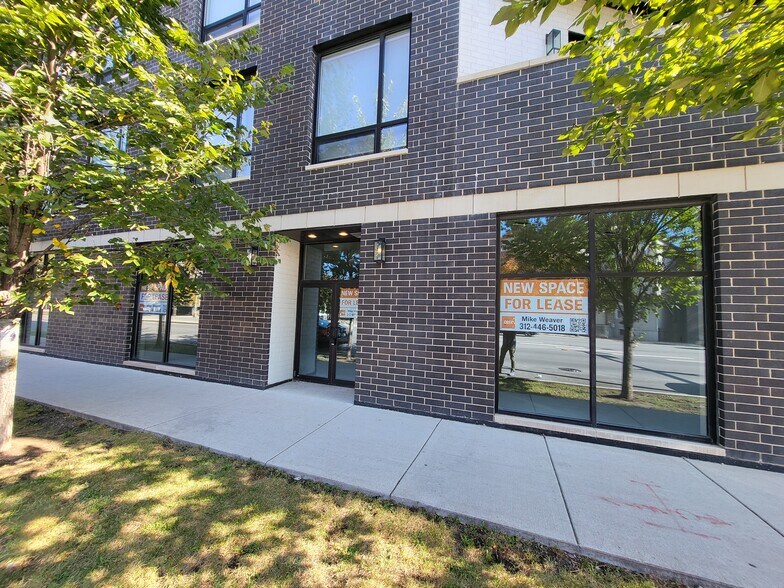 613 N Ogden Ave, Chicago, IL à louer - Photo de l’immeuble – Image 2 sur 6