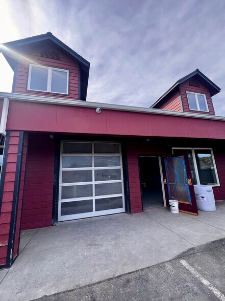 2600 NE Division St, Bend, OR à louer - Photo de l’immeuble – Image 3 sur 11