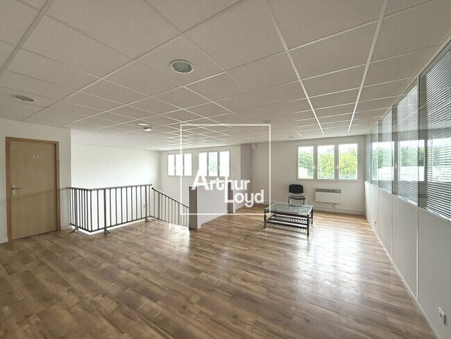 Plus de détails pour Bureau, Local d'activités à louer