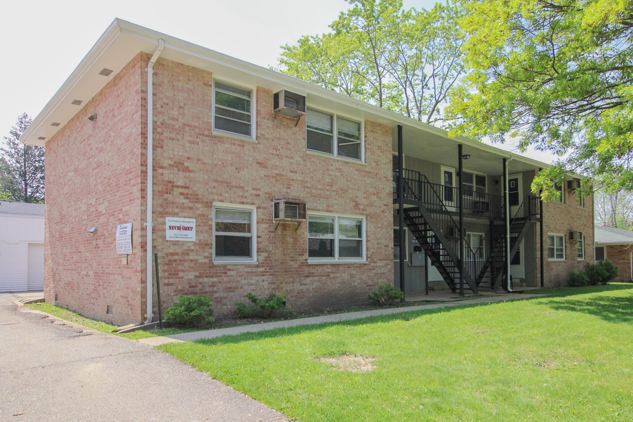 1301 Mitchem Dr, Urbana, IL à vendre Photo principale– Image 1 sur 2