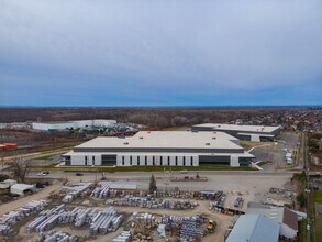 137 Boul Bellerose O, Laval, QC - VUE AÉRIENNE vue de carte - Image1