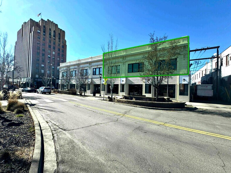 123 E Yakima Ave, Yakima, WA à louer - Photo principale – Image 1 sur 7