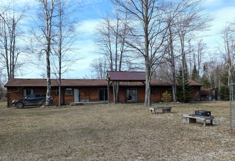 3302 N Trout Rd, Rogers City, MI à vendre - Photo principale – Image 1 sur 15