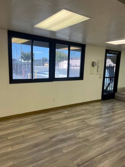 16016 S Western Ave, Gardena, CA à louer - Photo intérieure – Image 2 sur 12