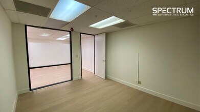 14511 Franklin Ave, Tustin, CA à louer Photo intérieure– Image 2 sur 2