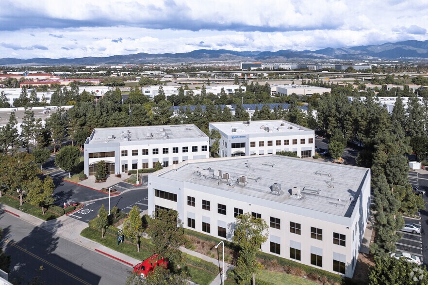 18 Bunsen, Irvine, CA à vendre - Aérien – Image 3 sur 8