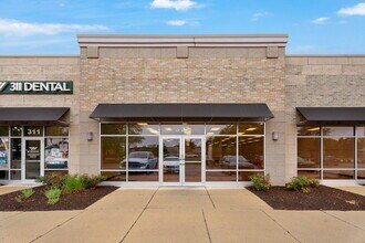 291-319 N Bolingbrook Dr, Bolingbrook, IL à louer Photo de l’immeuble– Image 1 sur 8