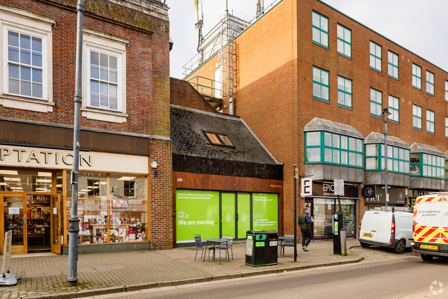 221 High St, Berkhamsted à louer - Photo de l’immeuble – Image 2 sur 2