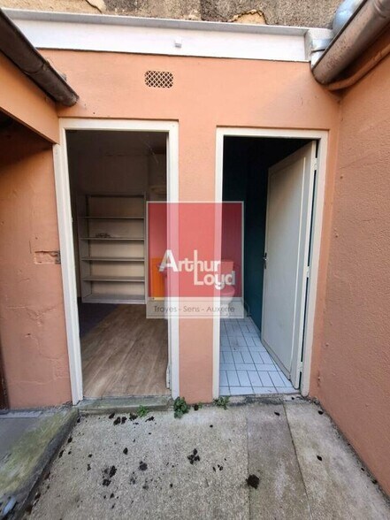 Local commercial dans Sens à louer - Photo de l’immeuble – Image 3 sur 5